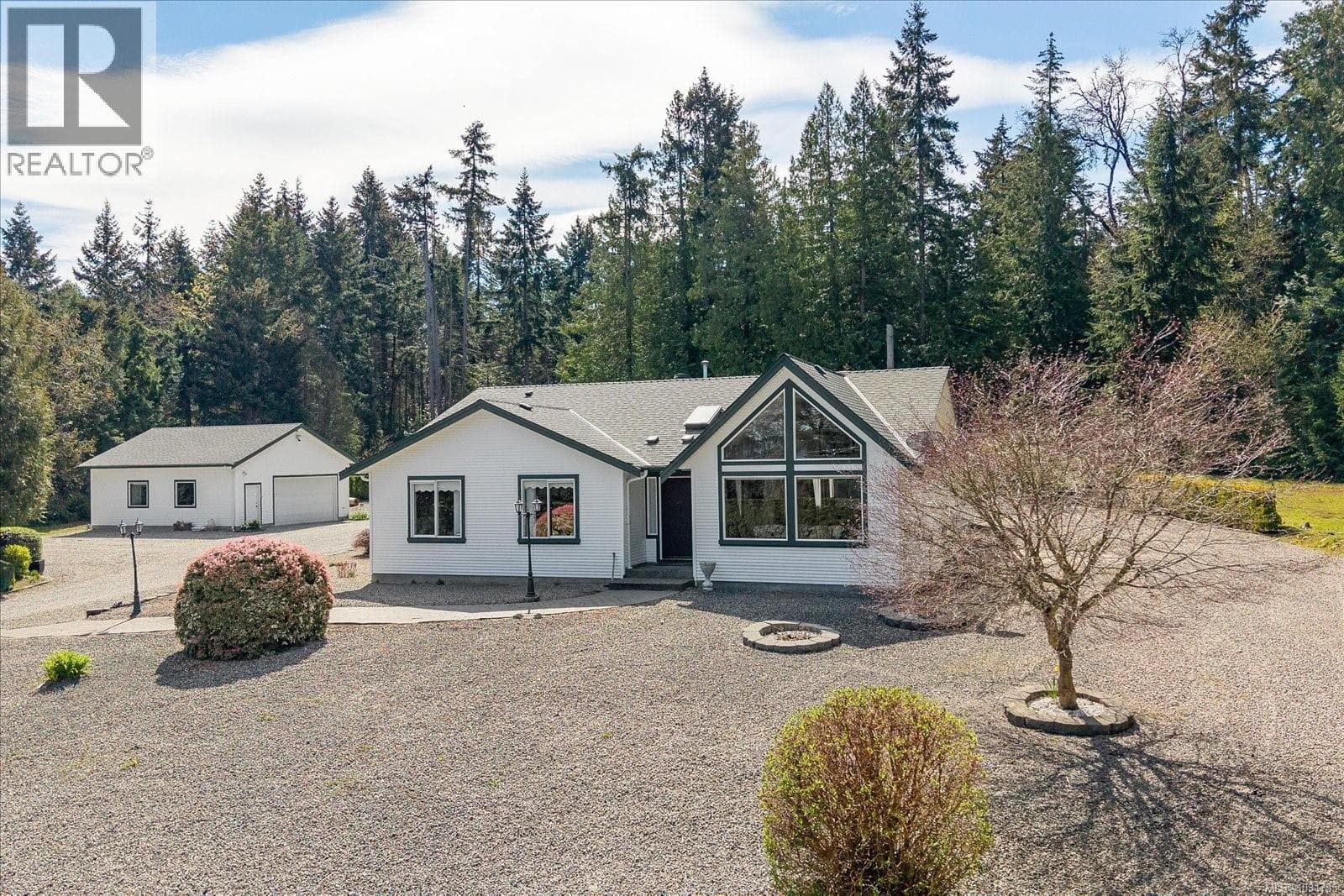 548 Fourneau Way photo 2