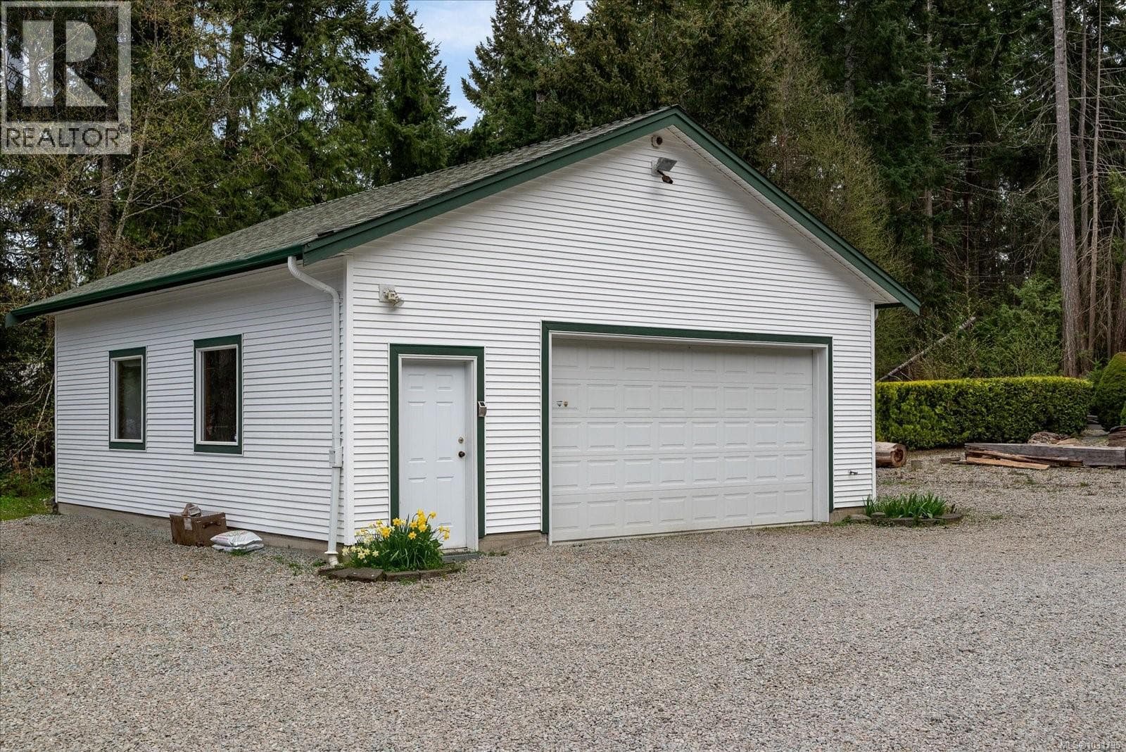 548 Fourneau Way photo 3