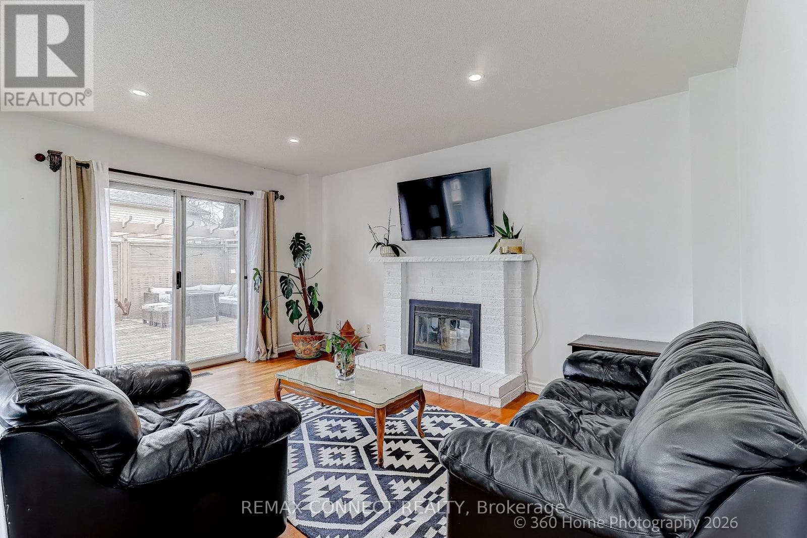 4 MAYFLOWER STREET S photo 5