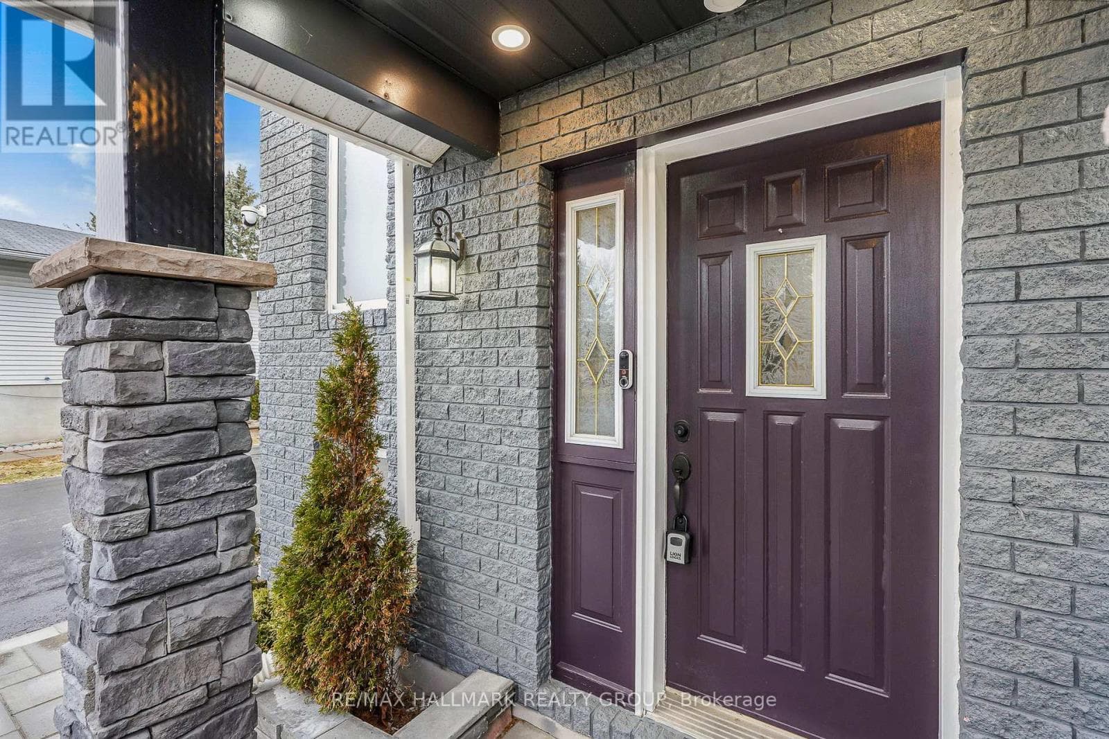 436 YVES STREET photo 4