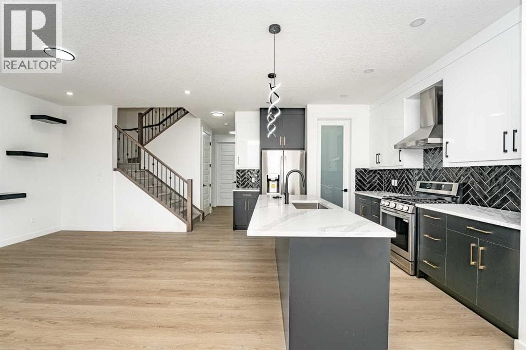 182 Lakewood Crescent — photo 3
