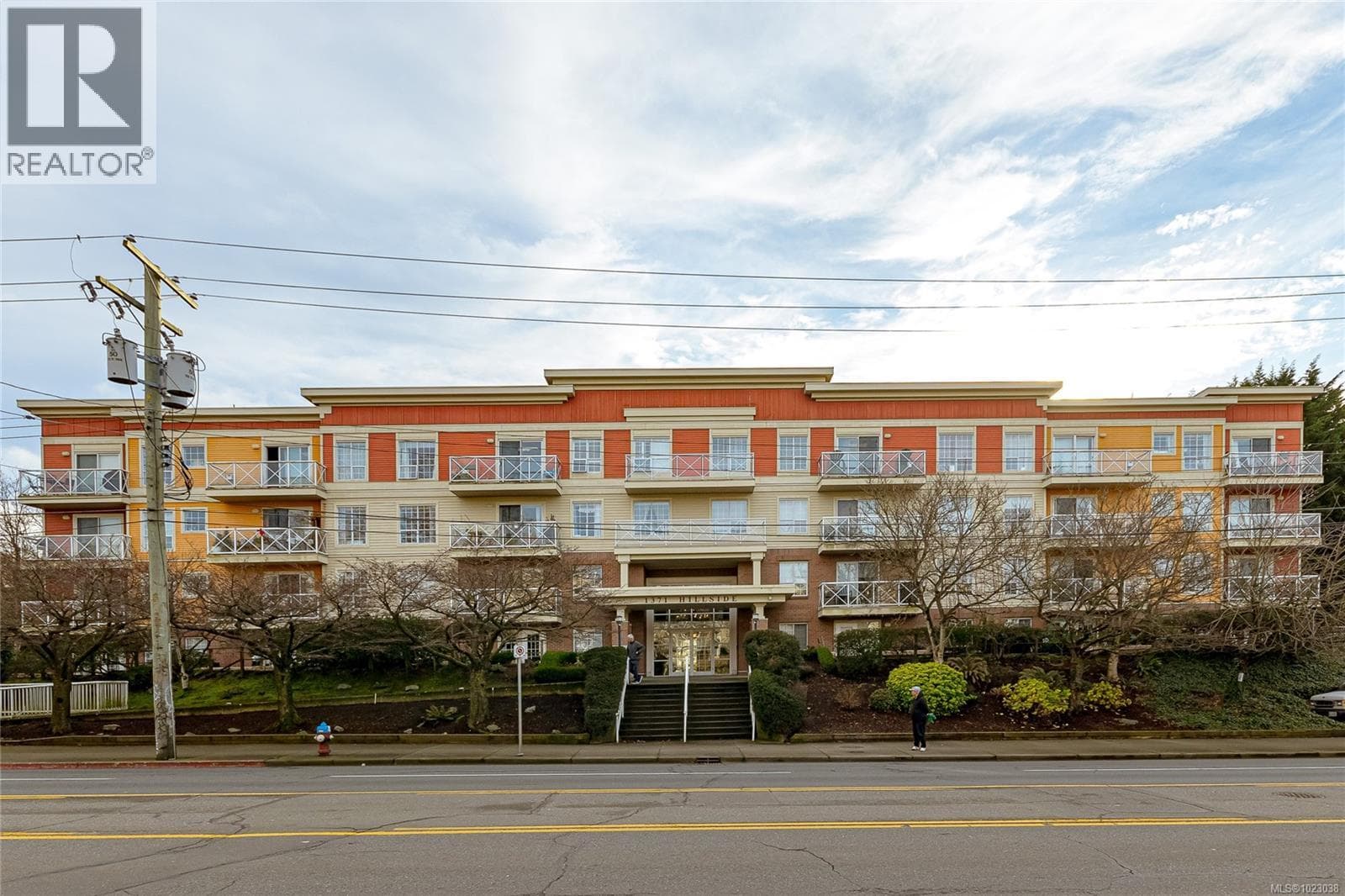 PH 10 1371 Hillside Ave photo 2