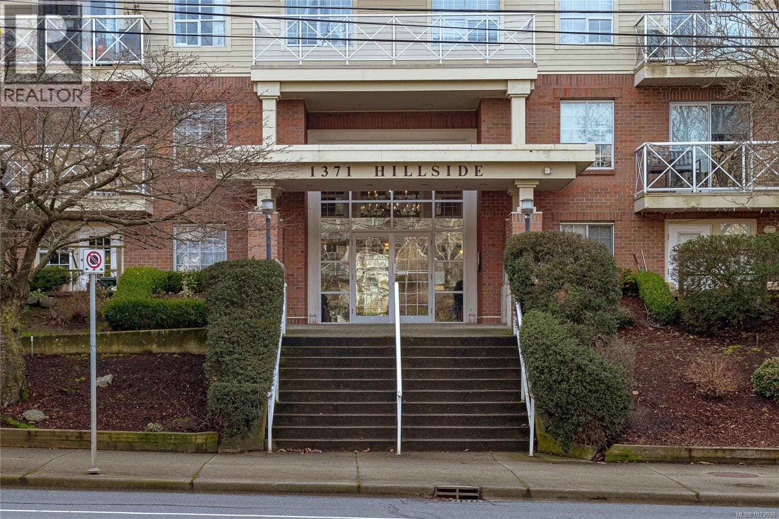 PH 10 1371 Hillside Ave photo 4