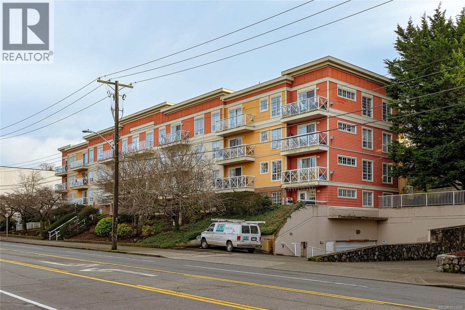 PH 10 1371 Hillside Ave photo 3