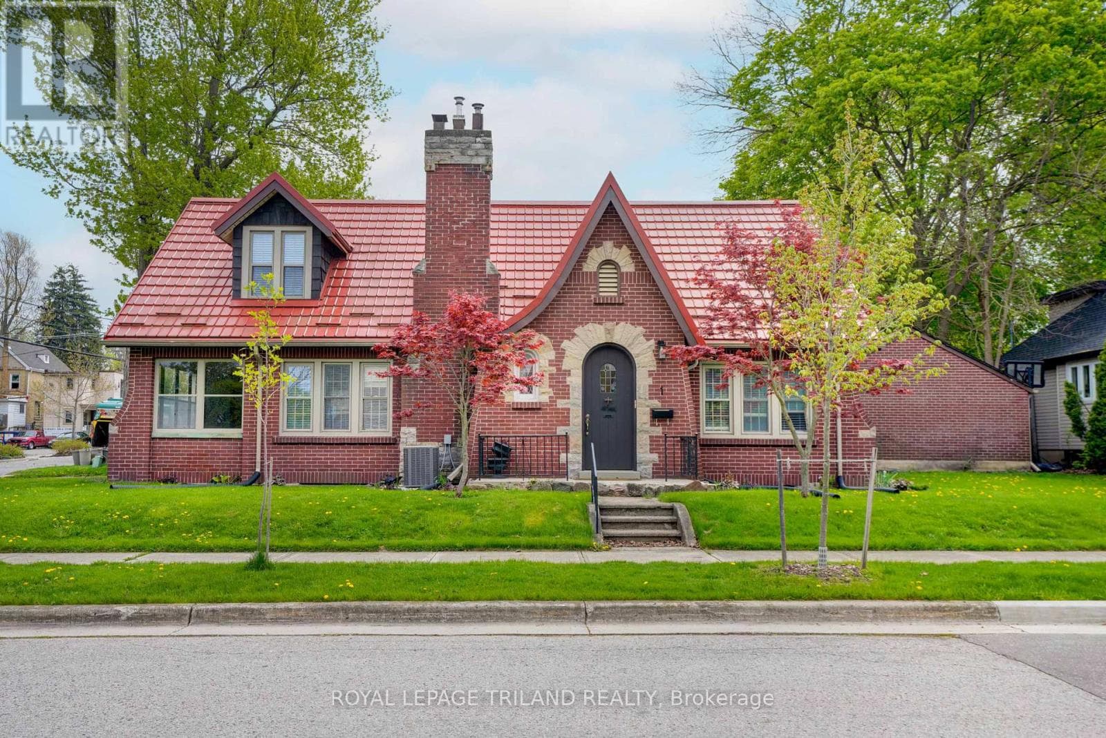 5 bed 3 bath multi-family at 1 WOODLAND PLACE — $799,000