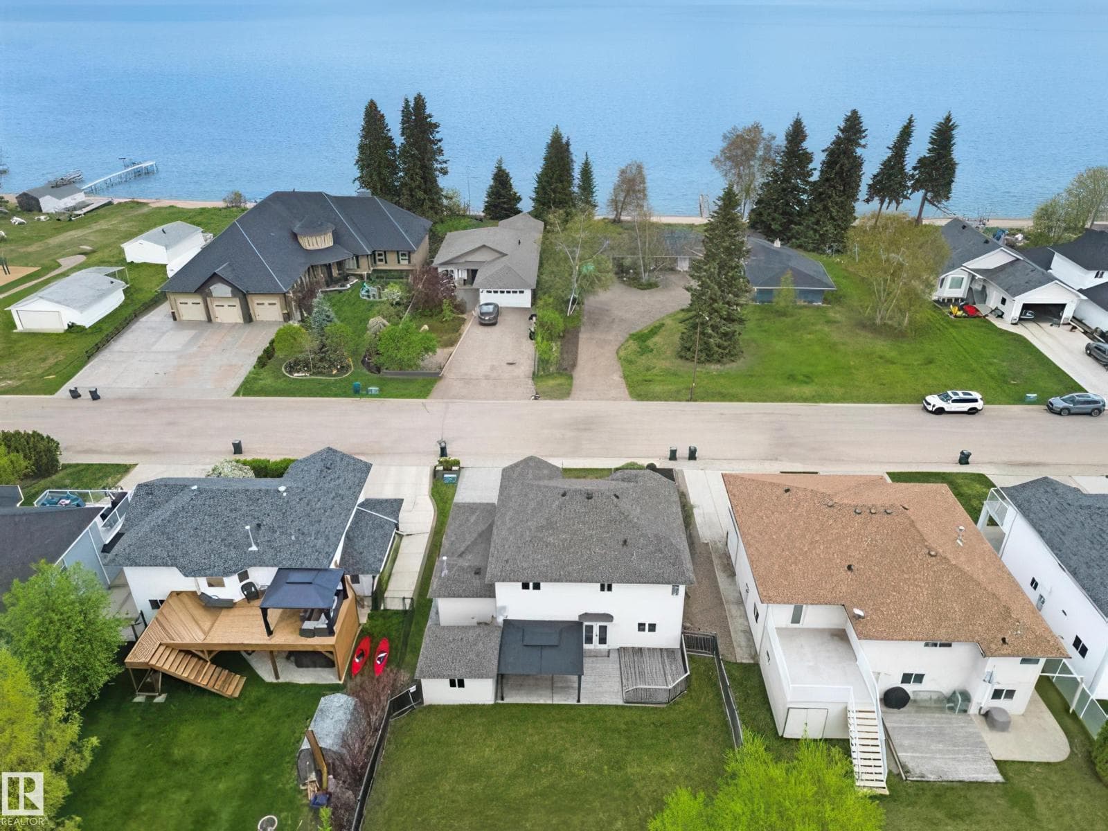 807 BEACH AV — photo 3