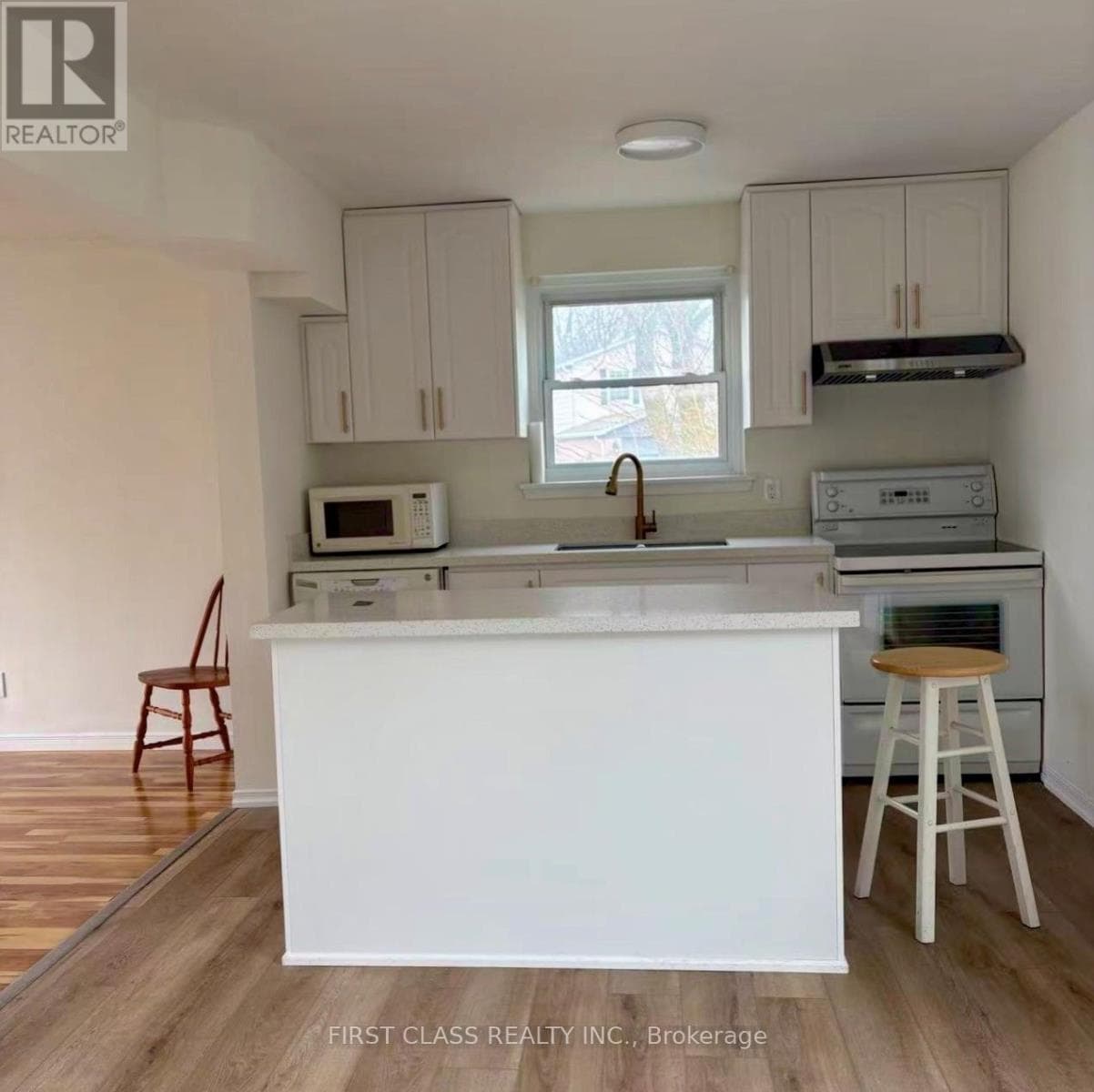 701 LEEDER COURT photo 2
