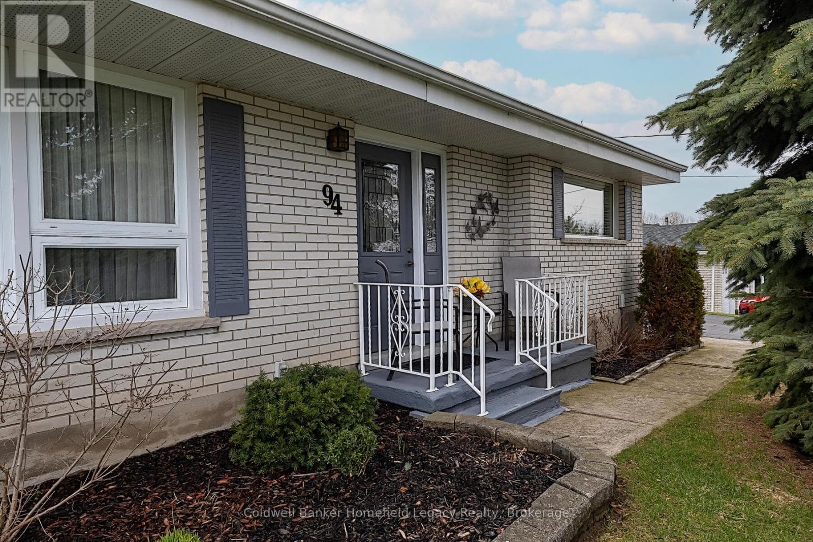 94 WILLIAM STREET N photo 3