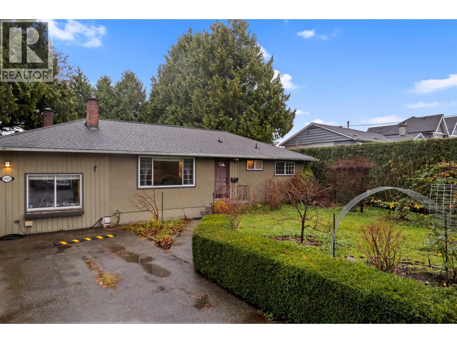 4921 44A AVENUE photo 2