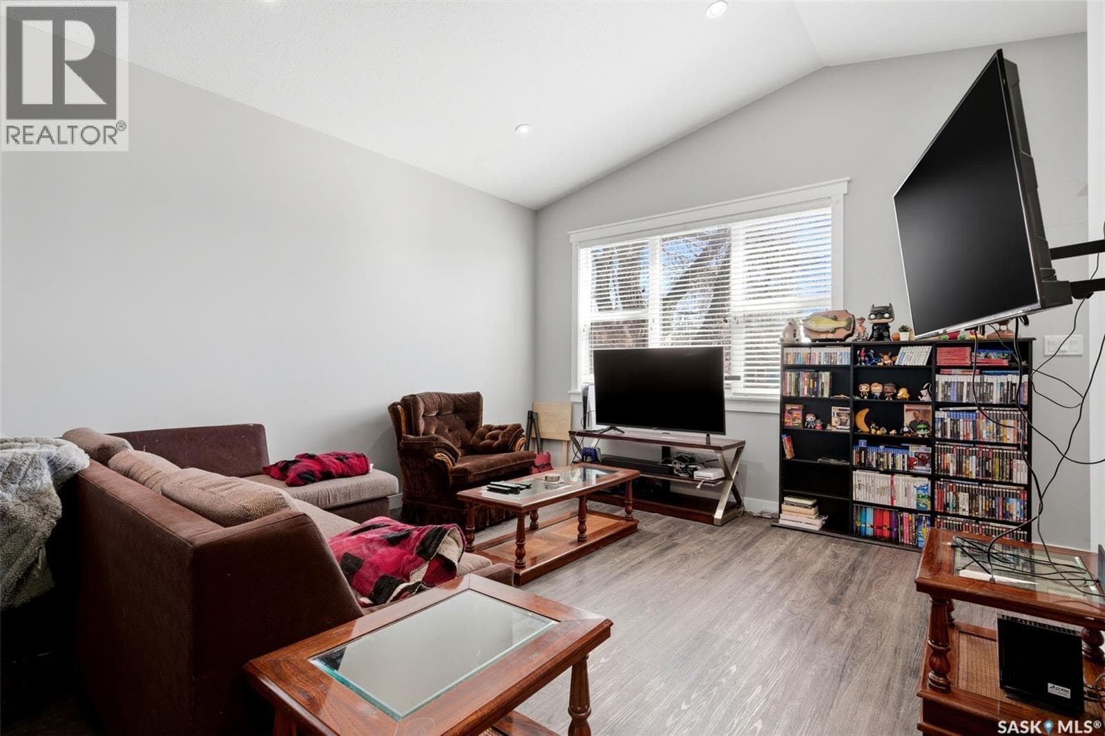 960 Wallace STREET photo 3