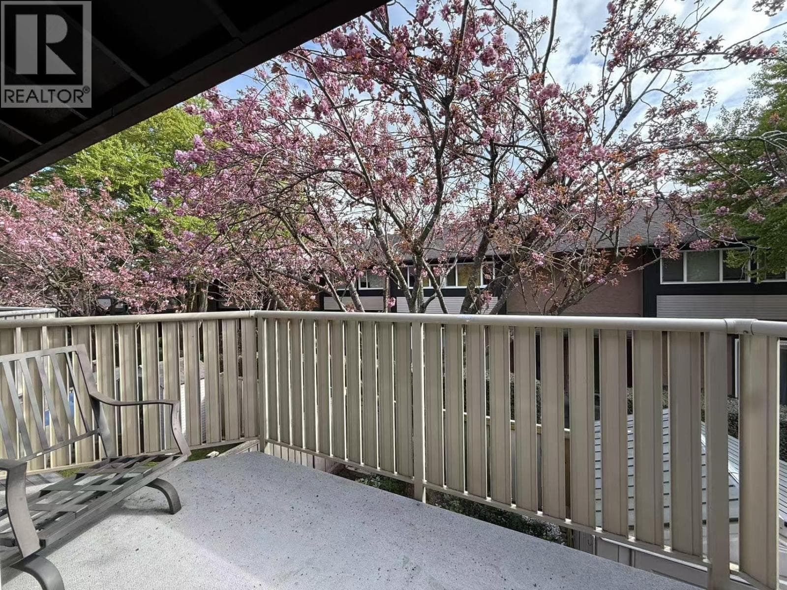 27 10011 SWINTON CRESCENT photo 5