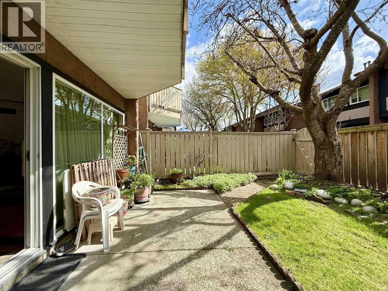 27 10011 SWINTON CRESCENT photo 4