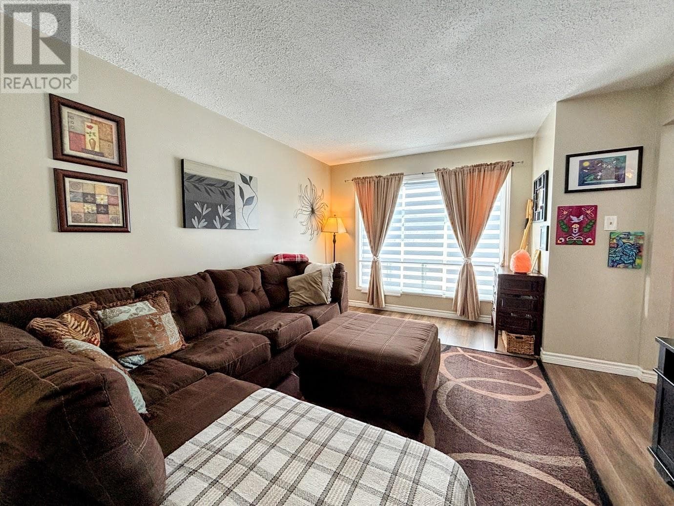 43 Poplar CRES photo 2