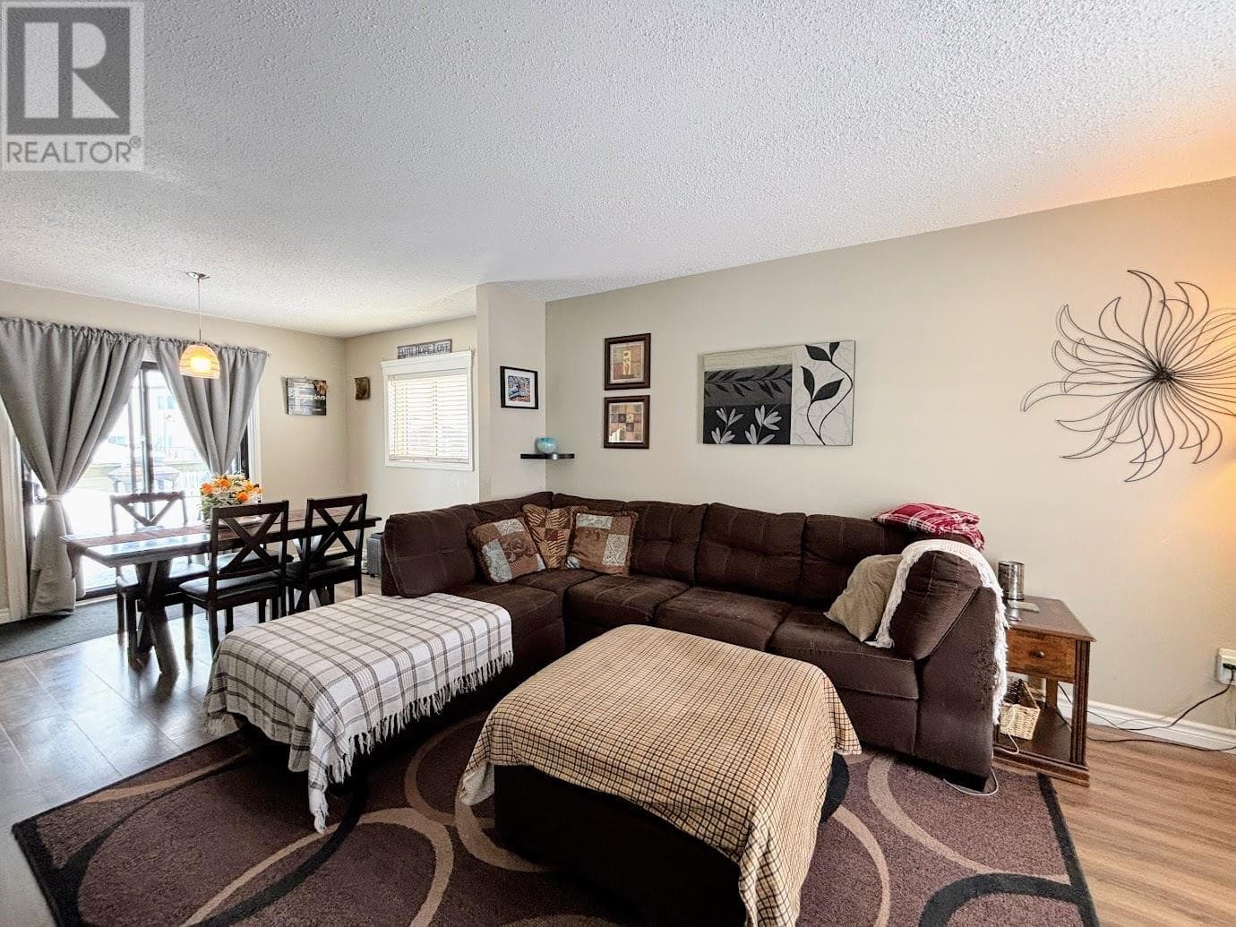 43 Poplar CRES photo 3