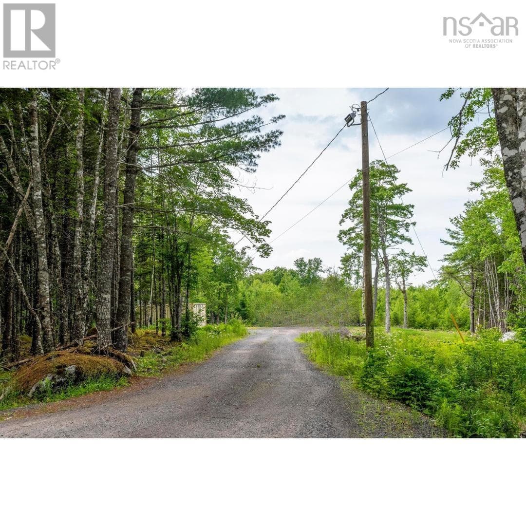 111 Middle Lake North Road photo 2