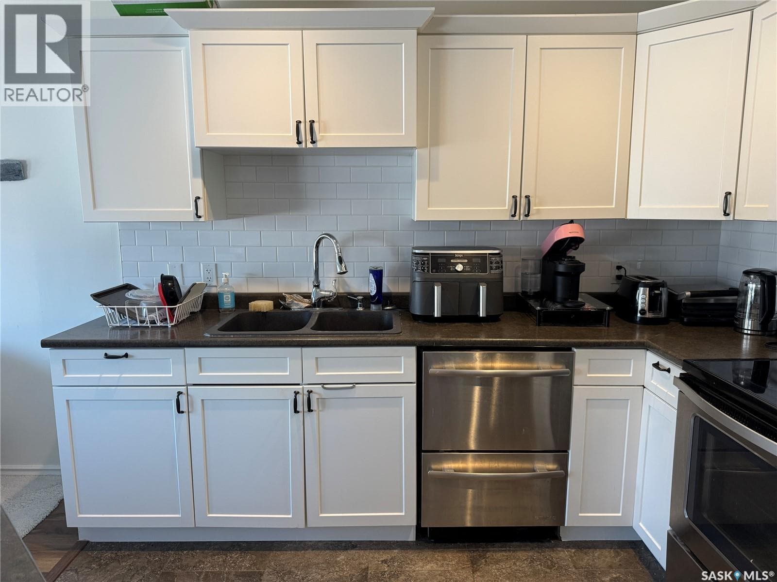 2 356 Studer STREET photo 2