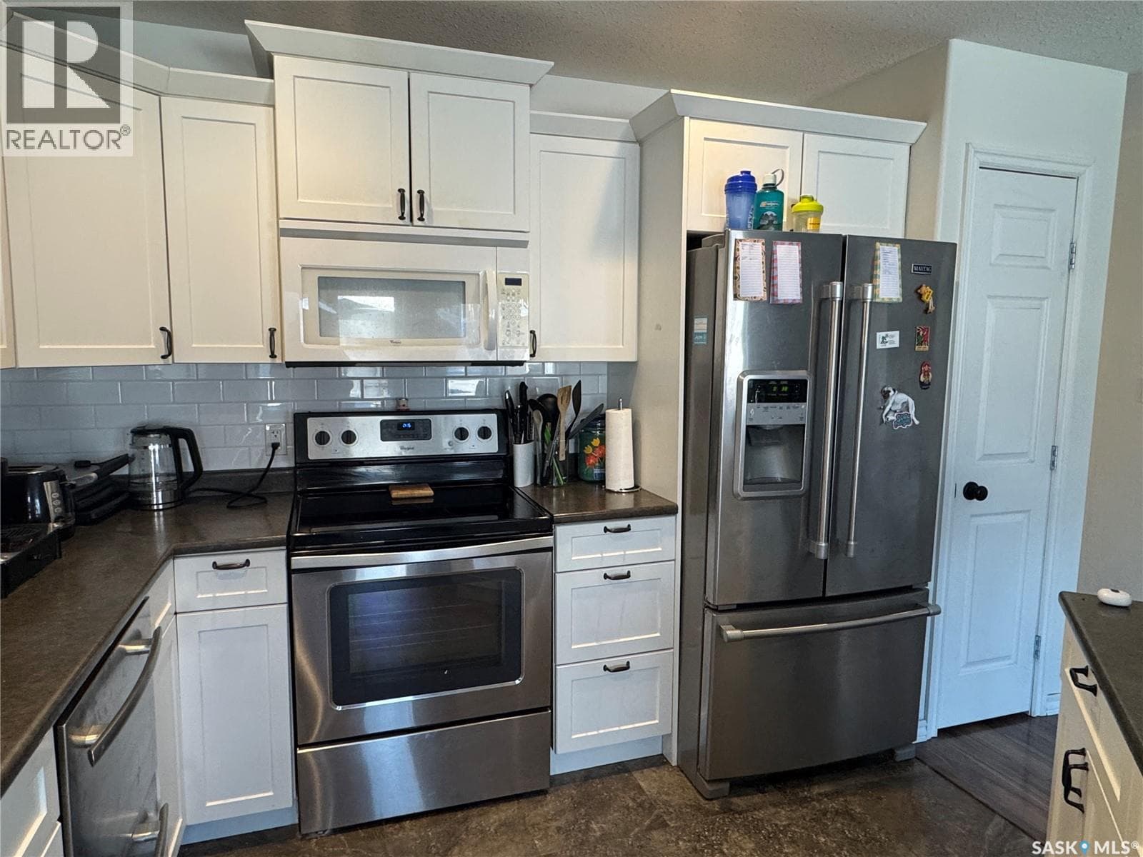 2 356 Studer STREET photo 3