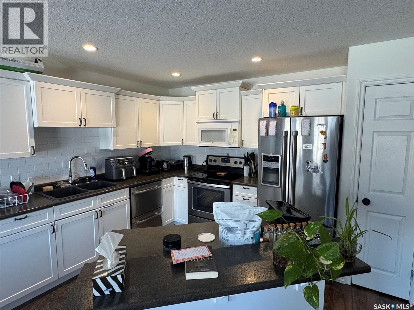 2 356 Studer STREET photo 5