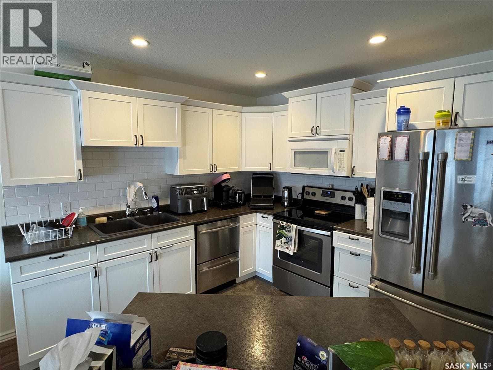 2 356 Studer STREET photo 4