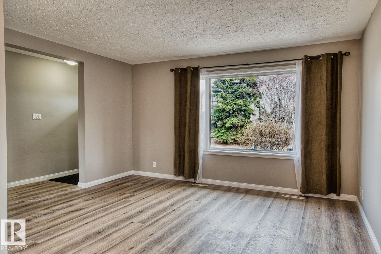 8916 148 ST NW photo 2