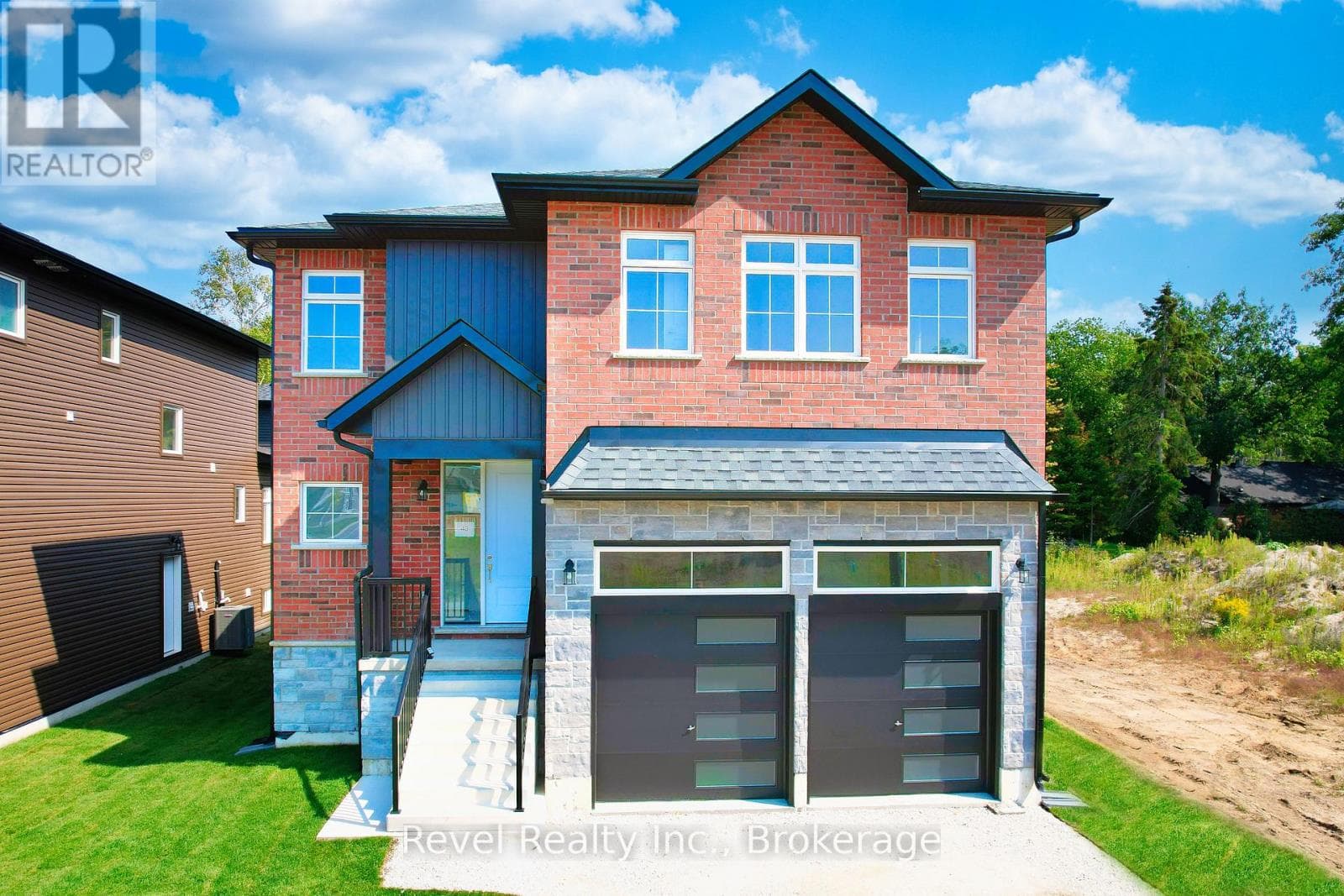 3 bed 3 bath single family at 43 JOANNE CRESCENT — $779,900