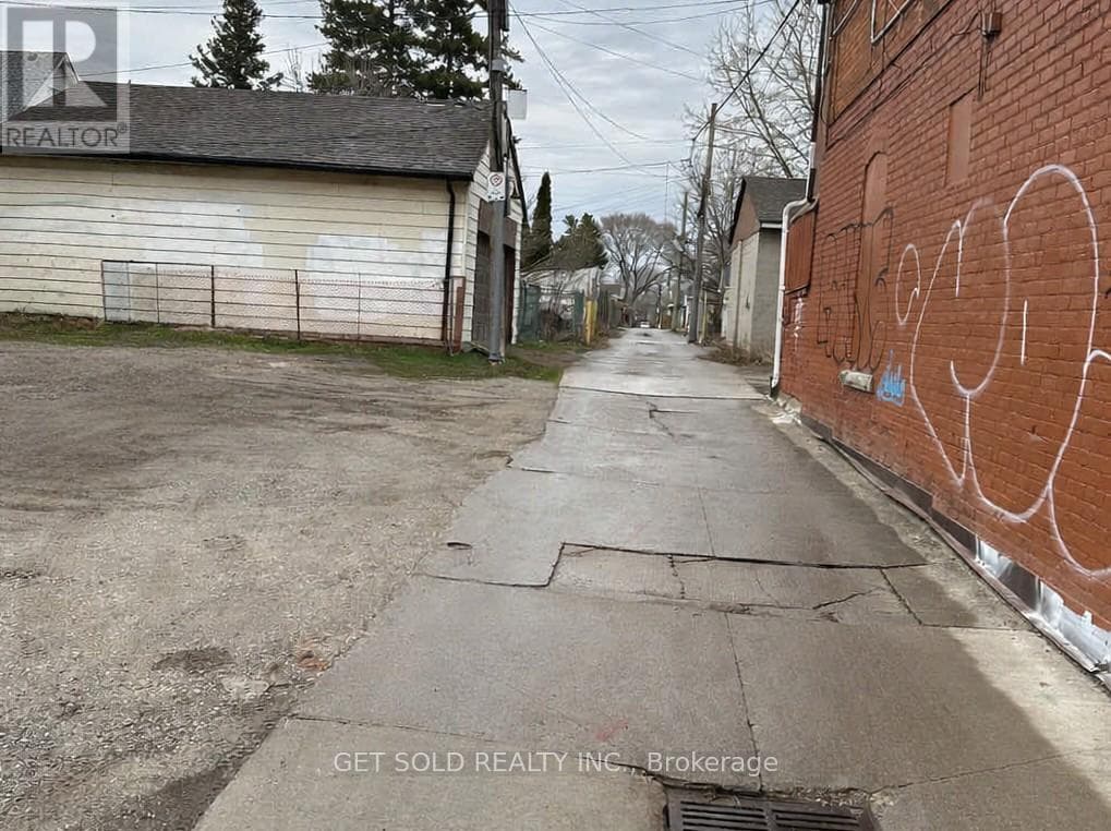 325 BARTON STREET E photo 4