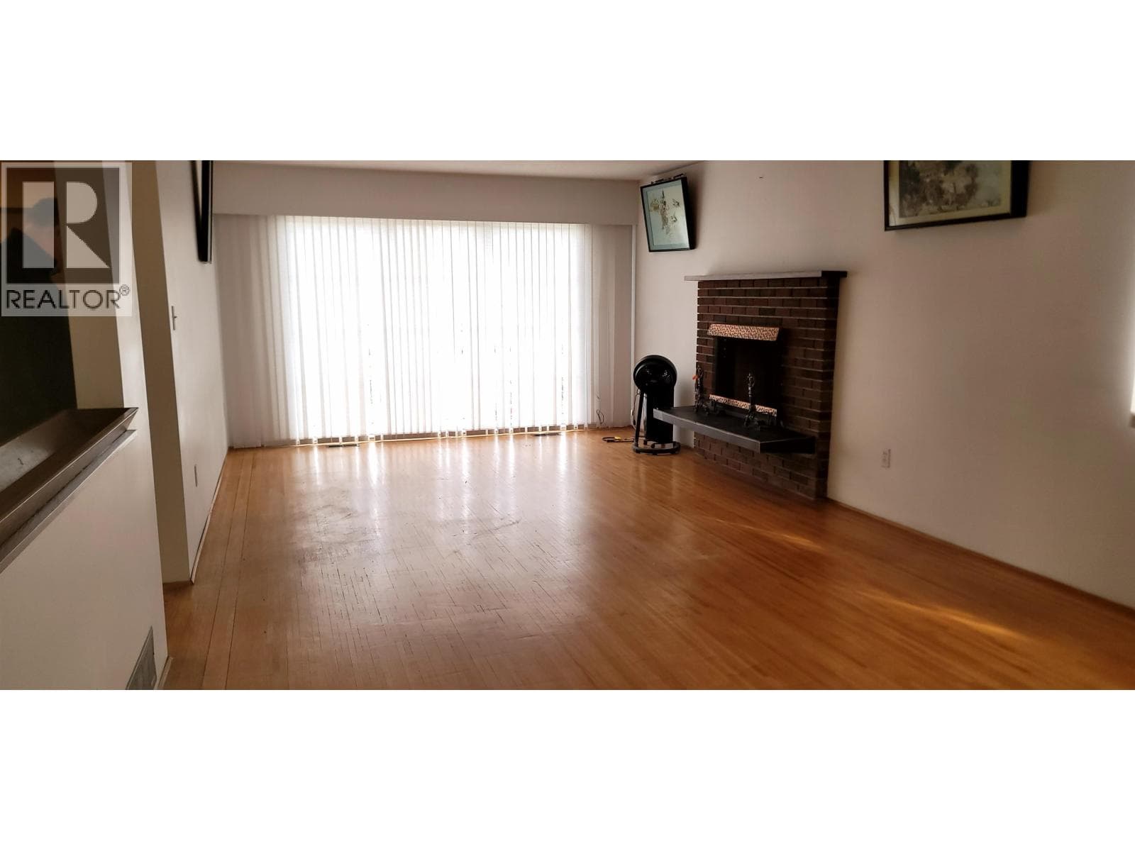 549 RENFREW STREET photo 2