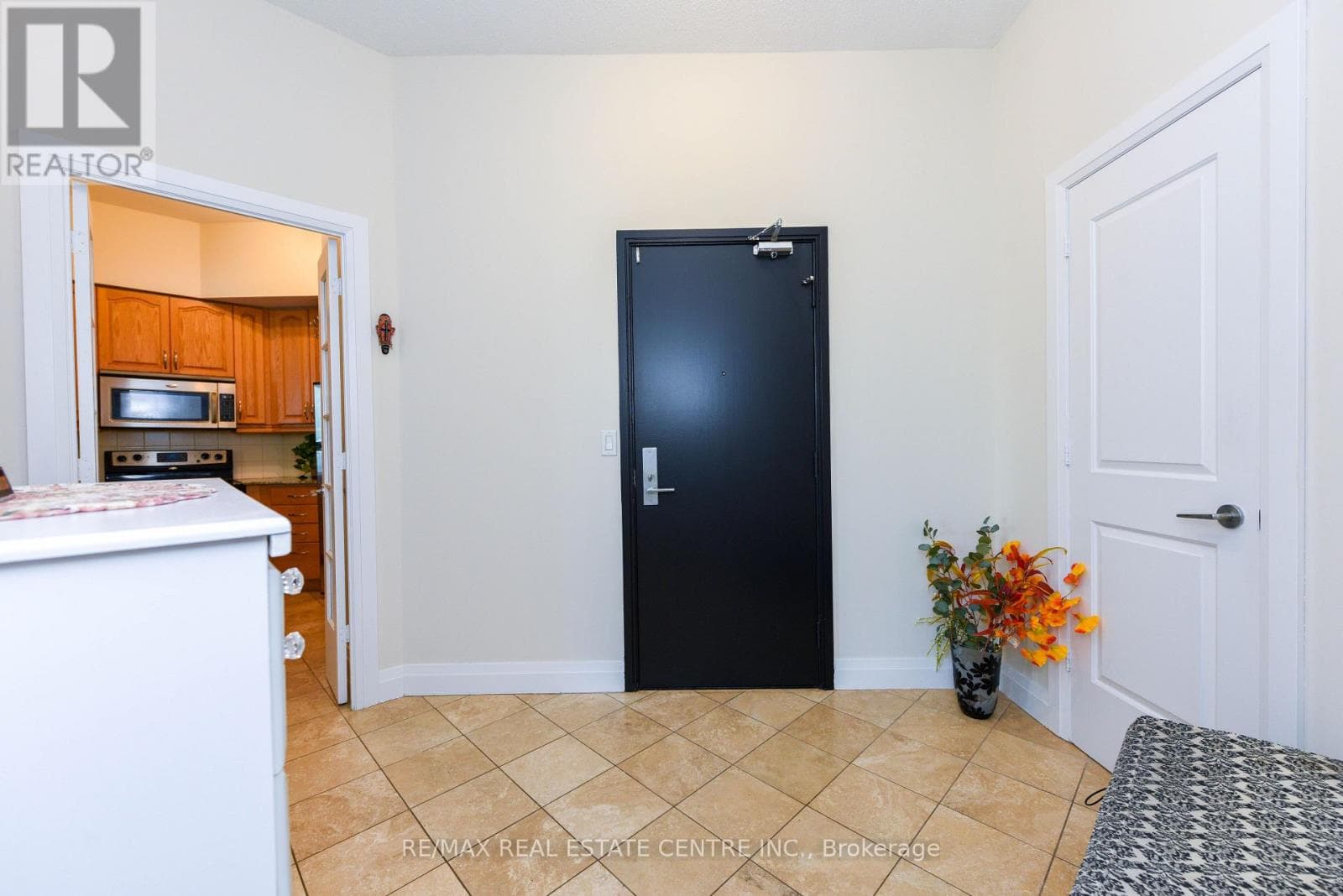 2605 - 90 ABSOLUTE AVENUE photo 4
