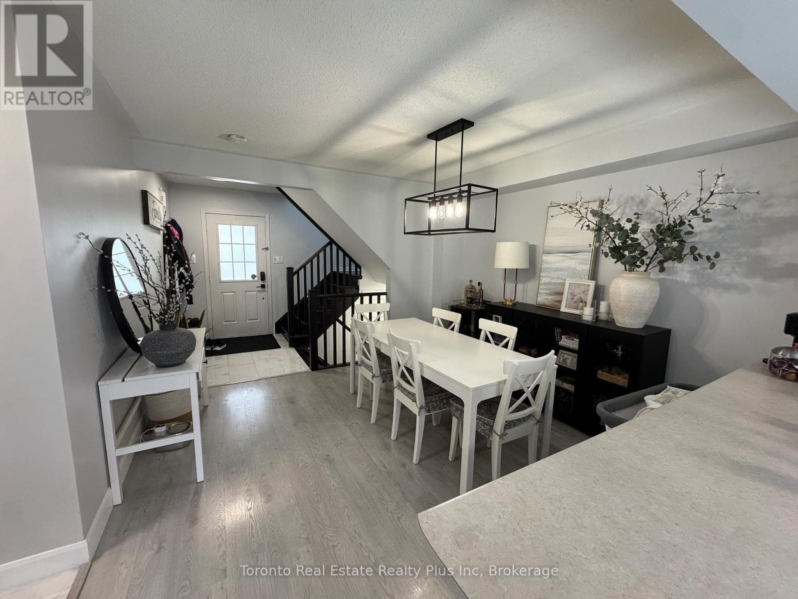 573 CARGILL PATH photo 4