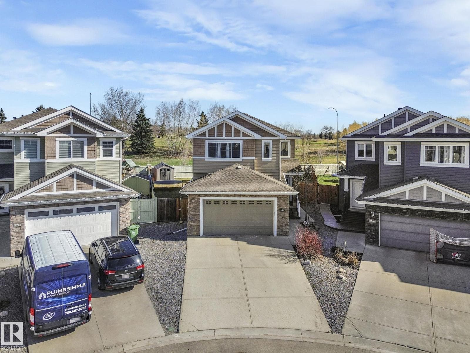 3910 49 AV photo 2