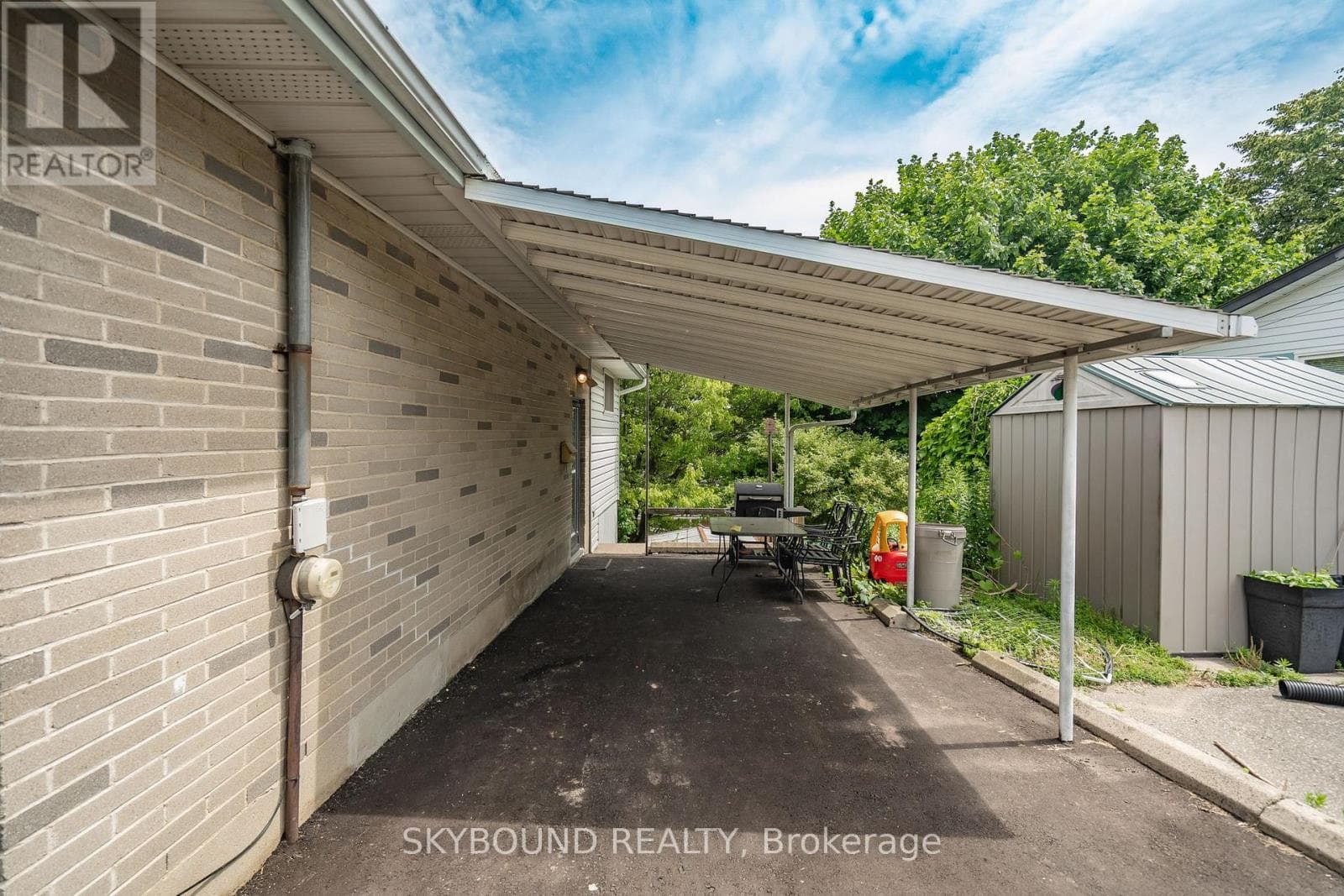 277 HILLSIDE DRIVE photo 2