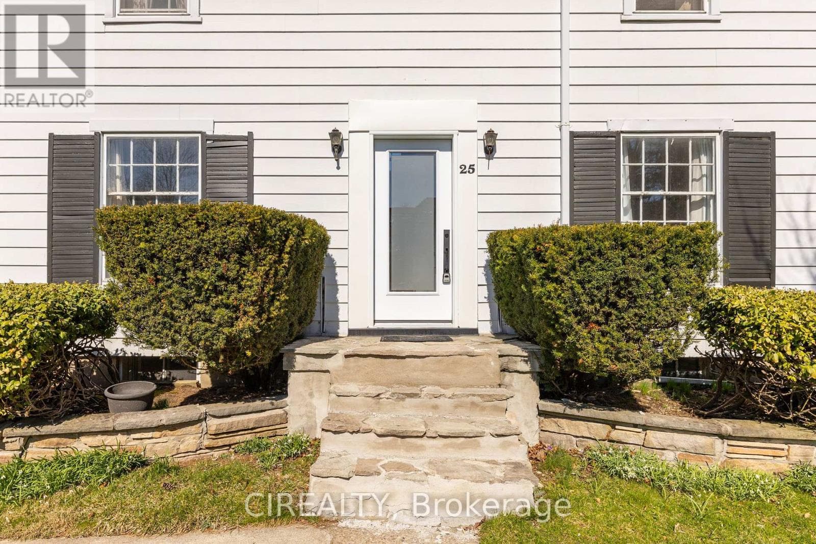 25 HOWARD AVENUE photo 4