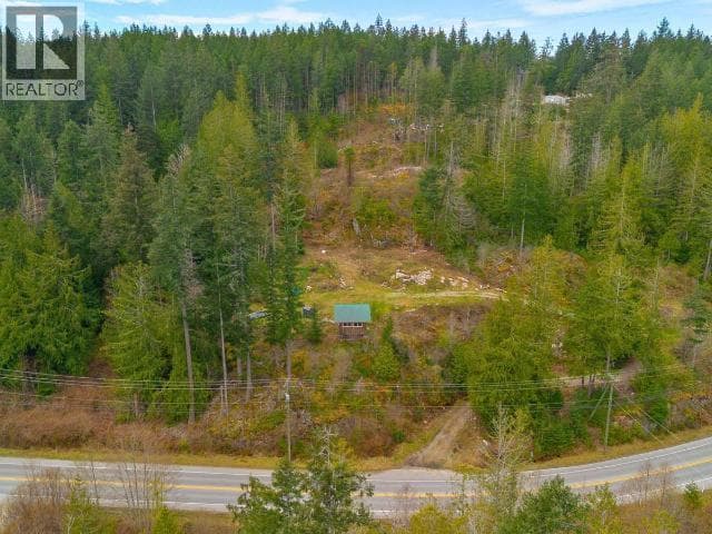 1731 HIGHWAY 101 photo 3