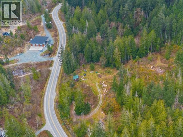 1731 HIGHWAY 101 photo 4