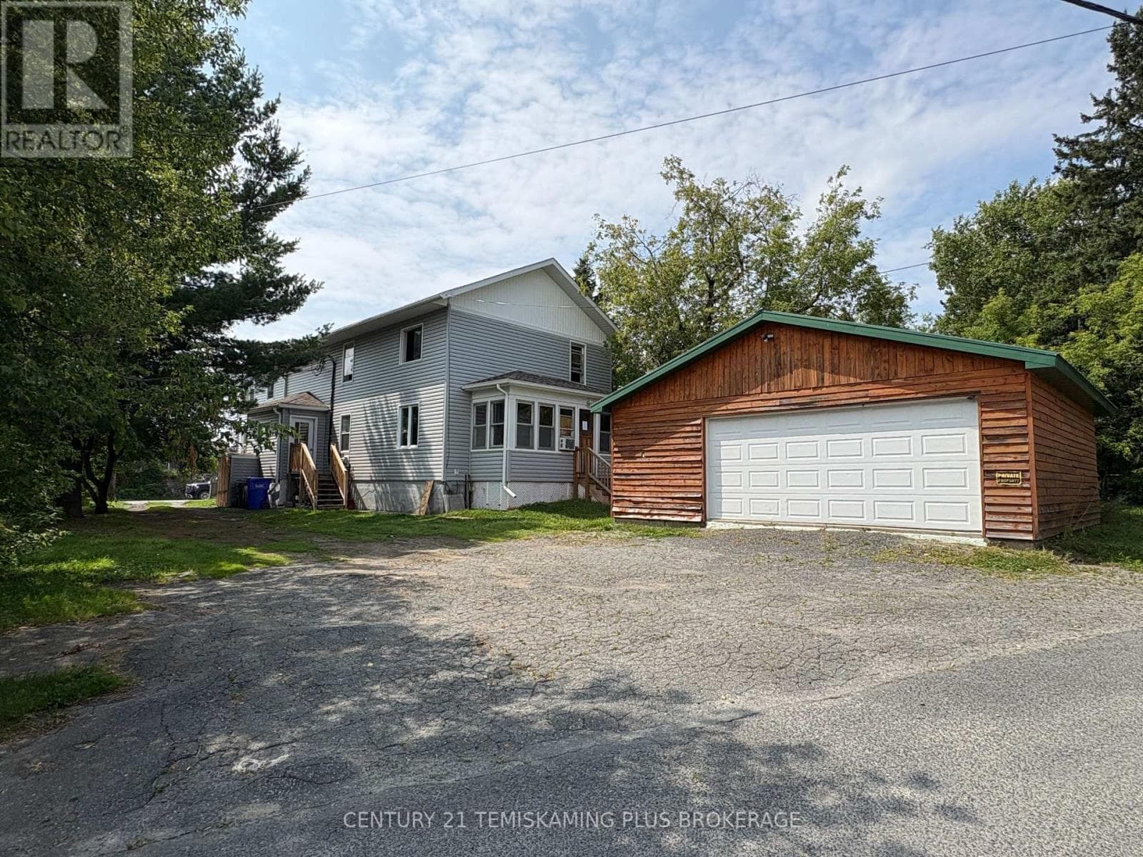 69 MCCAMUS AVENUE photo 2