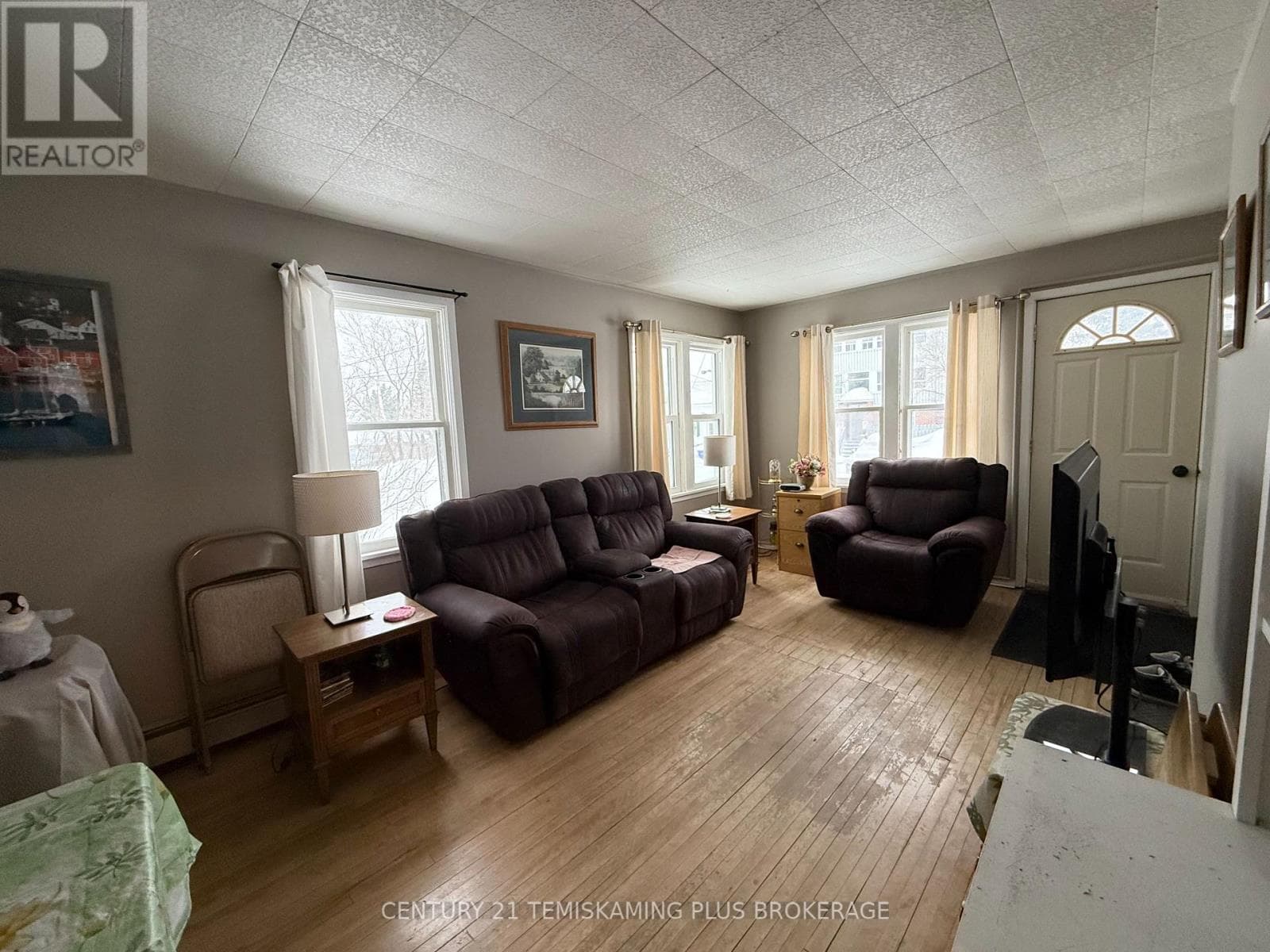 69 MCCAMUS AVENUE photo 4