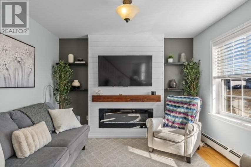 44 Hallie Drive photo 2