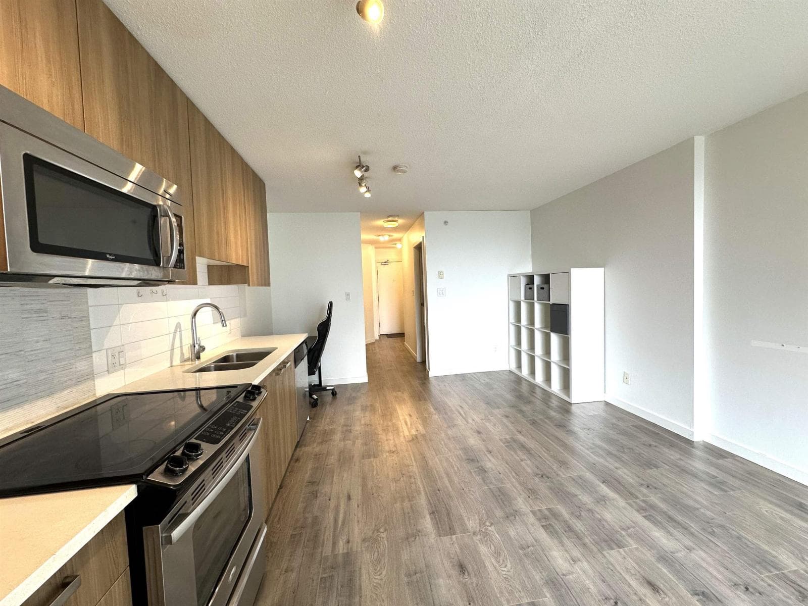 605 13325 102A AVENUE photo 3