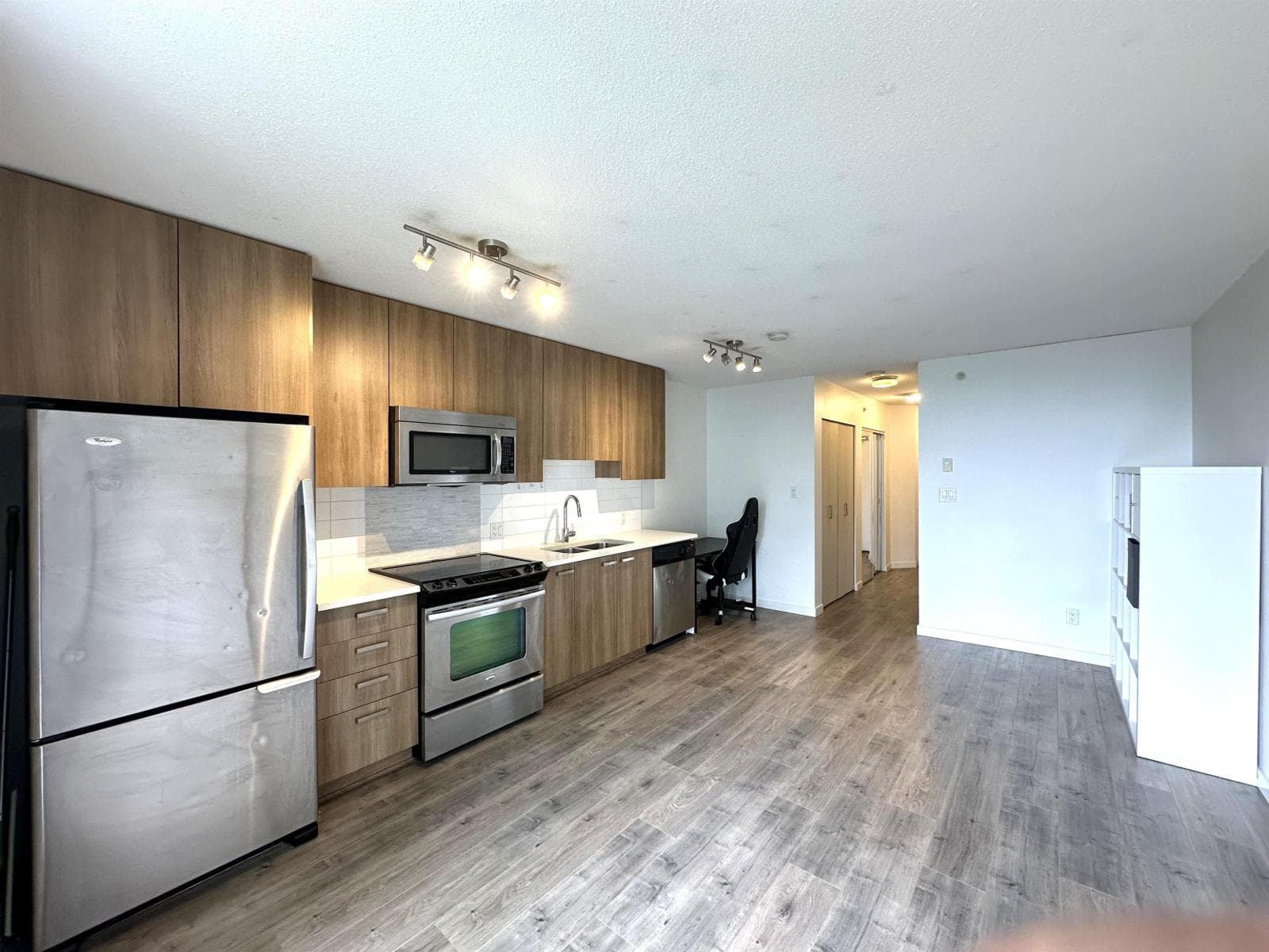 605 13325 102A AVENUE photo 4