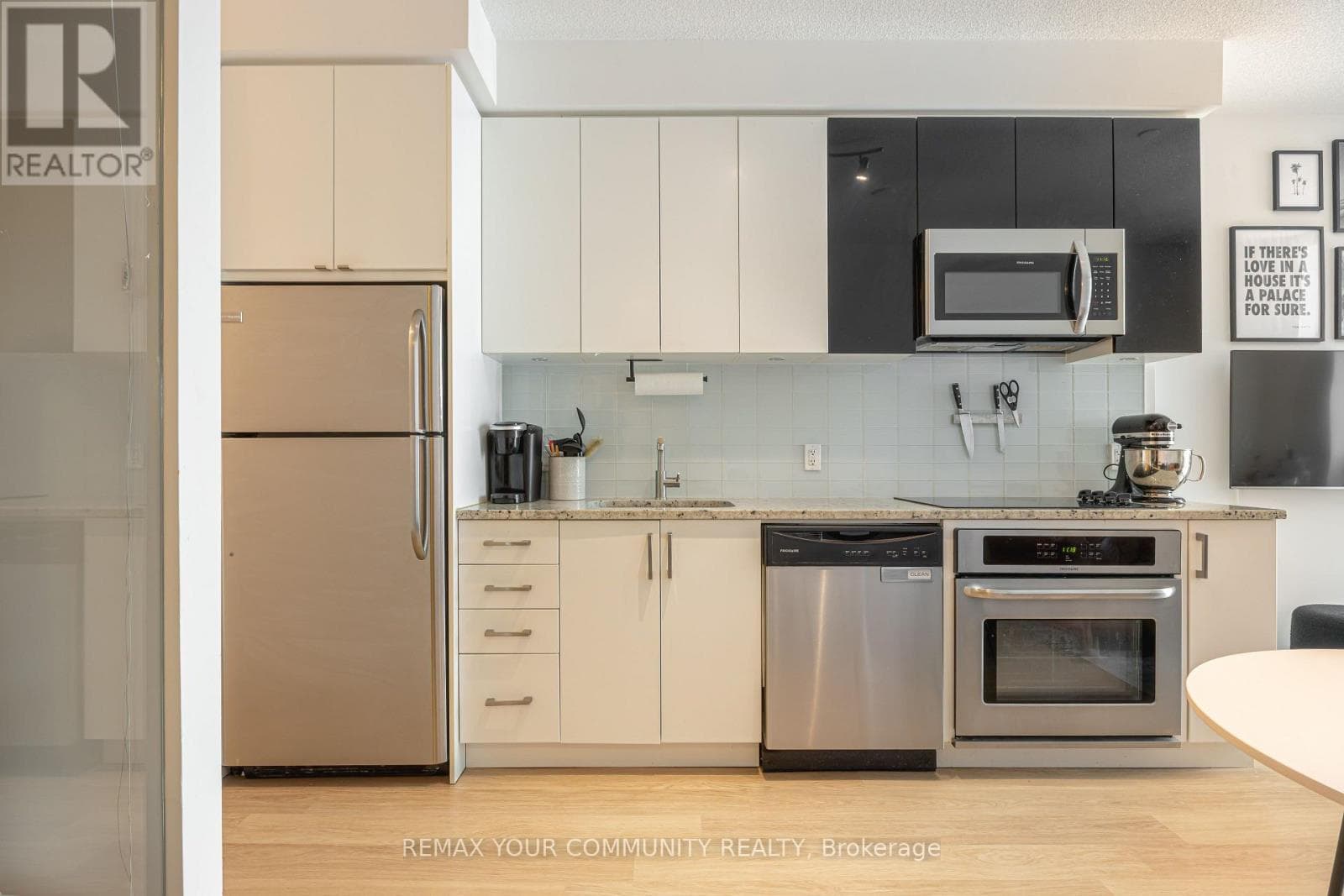 724 - 98 LILLIAN STREET photo 3