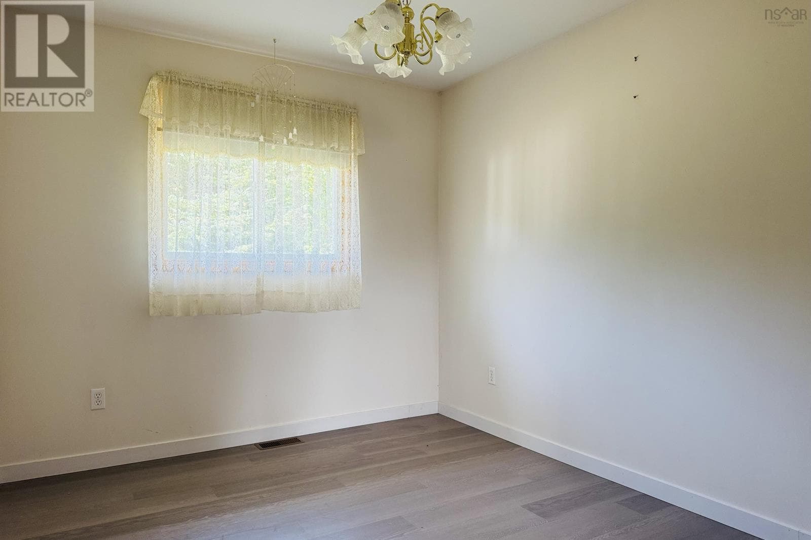 8013 Highway 209 photo 5