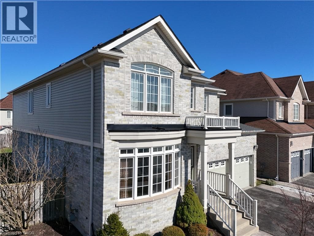 512 TERRINGTON Crescent photo 2