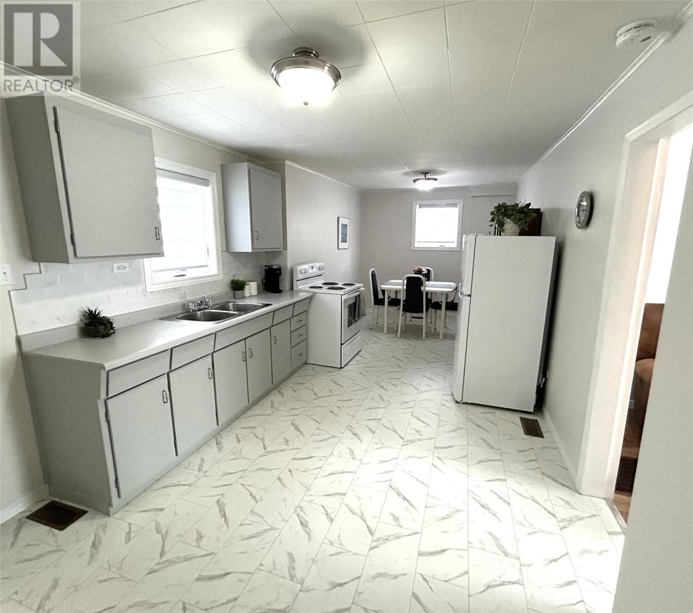 4 Hillview Avenue photo 5