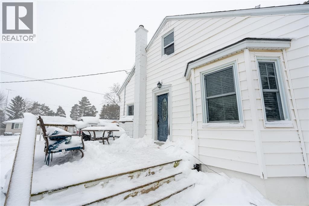 583 ONTARIO STREET photo 3