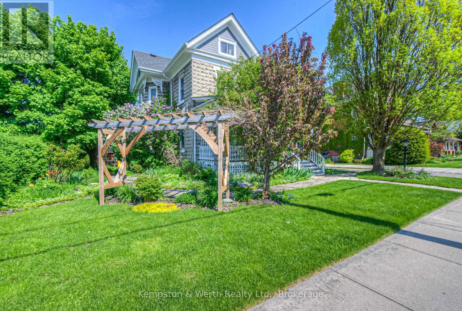 333 BARBER AVENUE N photo 2