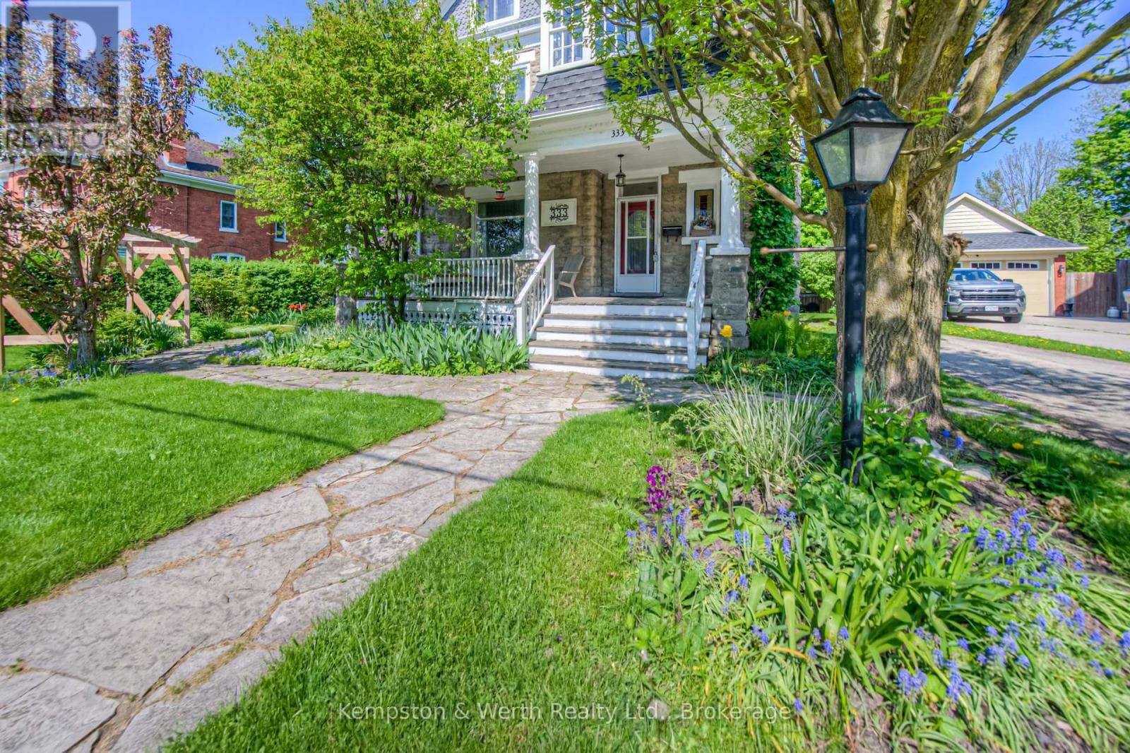 333 BARBER AVENUE N photo 3