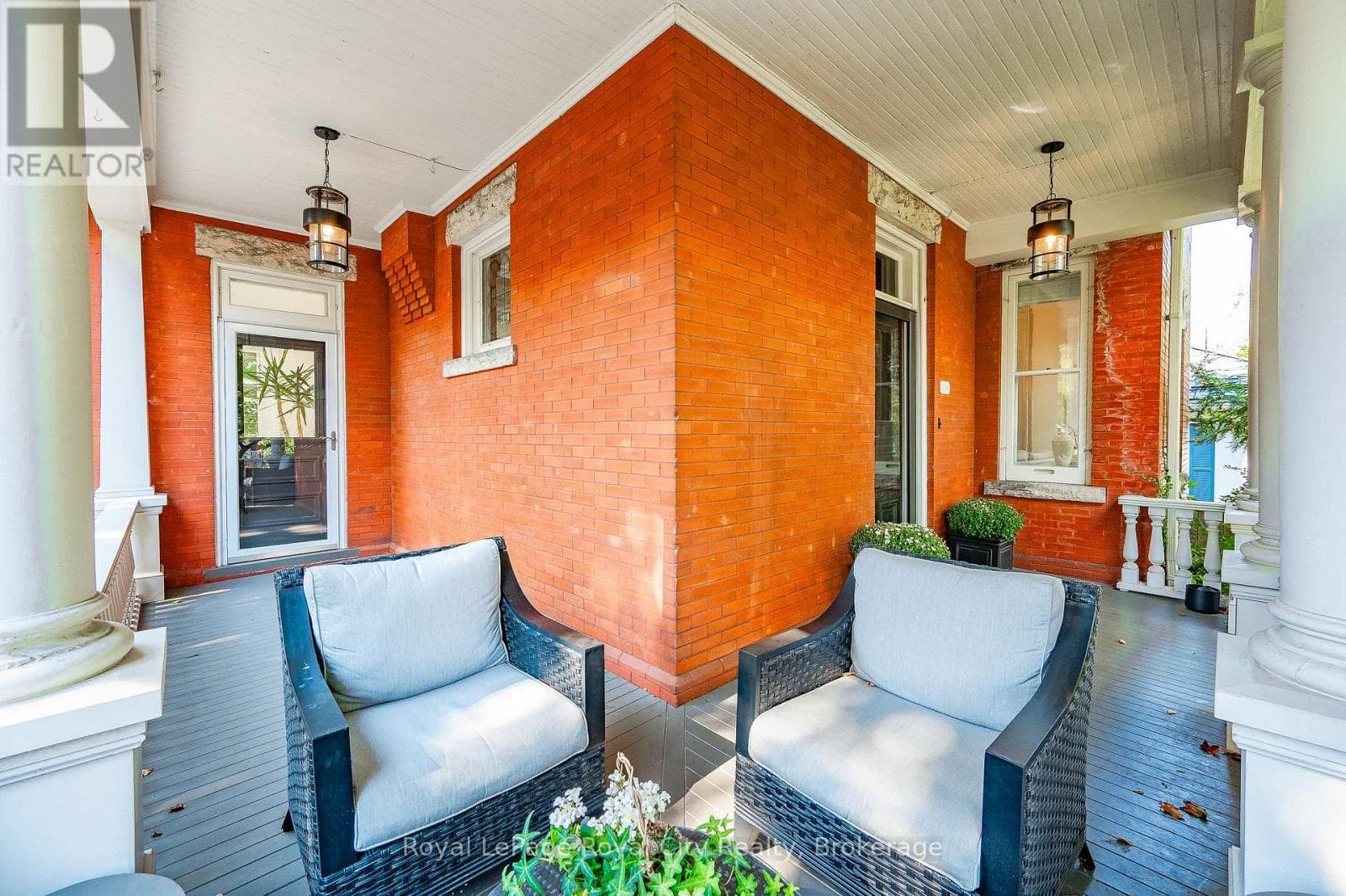 138 DUBLIN STREET N photo 3