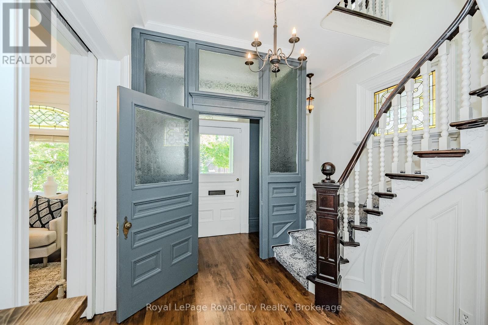 138 DUBLIN STREET N photo 5