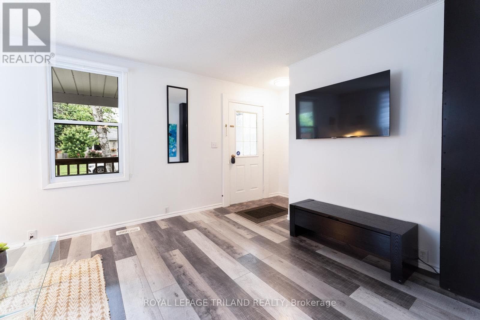 326 SMITH STREET photo 4