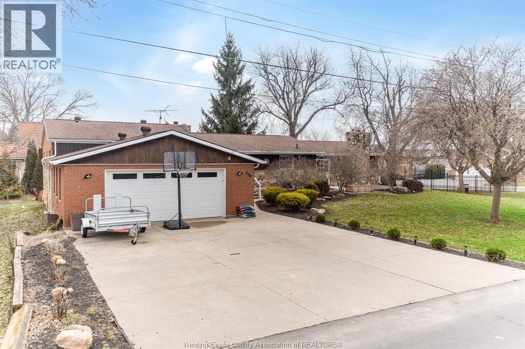 846 PARK photo 3